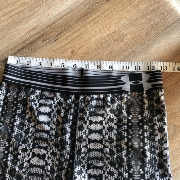 Under armour snakeprint shorts - Picture 3 of 3